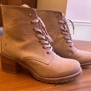 Frye Sabrina 6G Lace Up Embossed Boots 9.5
